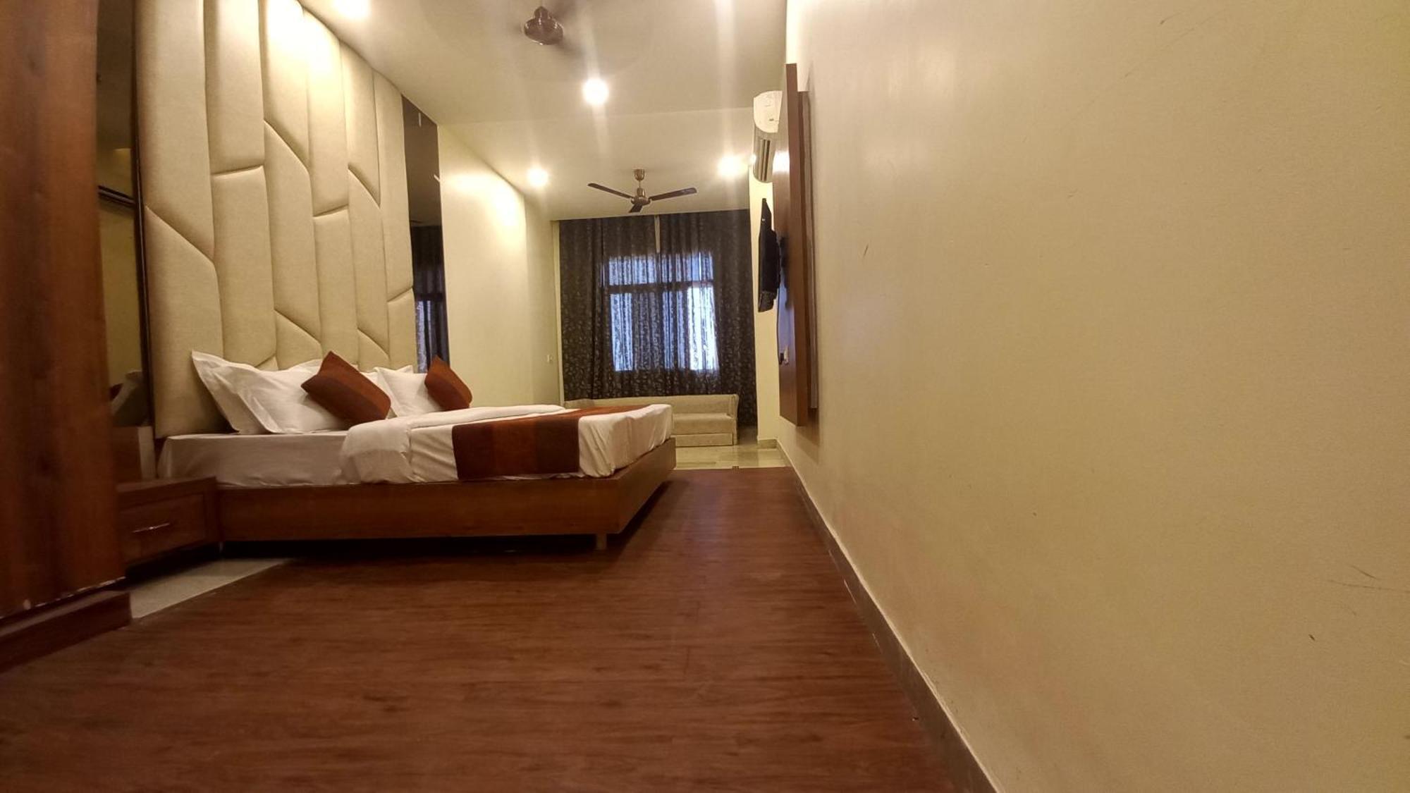 Hotel Indraprastha Jhalawar Buitenkant foto