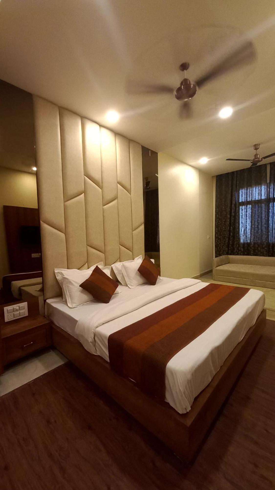 Hotel Indraprastha Jhalawar Buitenkant foto